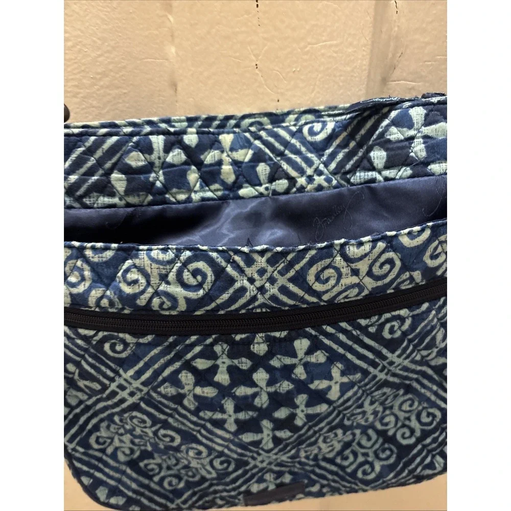 Vera Bradley Navy Blue Patterned Purse‎ 11 X 11